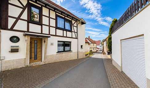 Modernisiertes Fachwerkhaus mit großzügiger Dachterasse und Platz für die Familie