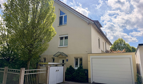 Family-friendly semi-detached house near the forest in Waldtrudering.