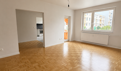 Renovated, bright 2.5-room apartment in HH-Bramfeld (Hamburg).
