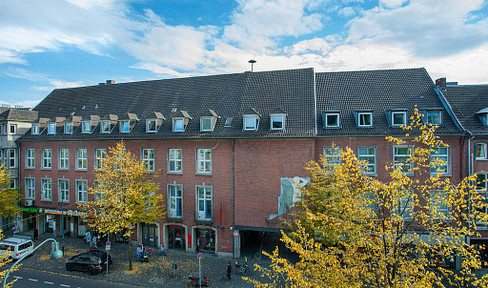 Move in and feel at home: Spacious 3-room apartment, first occupancy after renovation (city center).