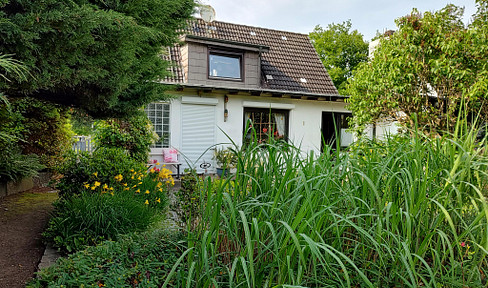 Detached house with a large garden in Hamburg Iserbrook.