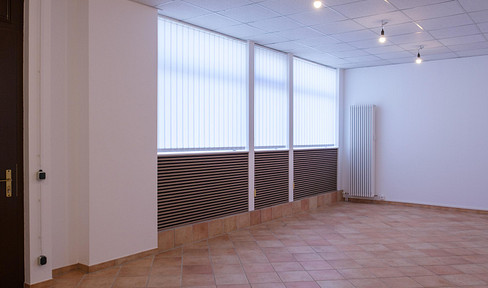 3-room ground floor apartment in a loft style, located in Mannheim-Rheinau. First occupancy after renovation.