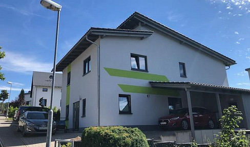 Sehr schöne Doppelhaushälfte mit niedrigen Energiekosten