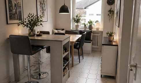 Modernisiertes Dreifamilienhaus, PV Anlage, DG Wohnung frei, zentrale Lage mit top Anbindung