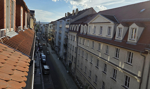 Completely Renovated! Located above the rooftops of the New Town, with 1.5 rooms.