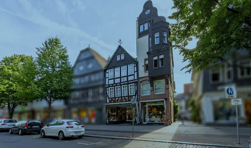 Prime location in Friedberg: Approximately 250-400 square meters of retail space with a large display window frontage on Kaiserstraße.