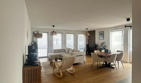 Fully furnished 2-room apartment in a prime location near Frankfurt Central Station.