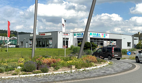 Commercial property for sale: 850 m² of commercial space on a 3,000 m² plot in Detmold – prime location and flexible building regulations. (No commission fees.)