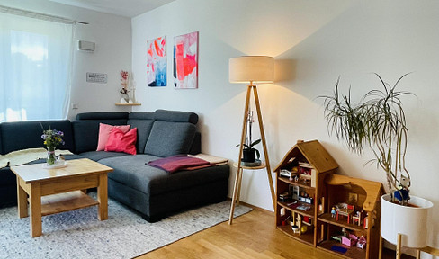 Munich-Aubing: Like-new, family-friendly 4-room apartment with a view of greenery, close to the S-Bahn (suburban train).