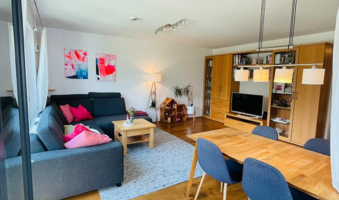 Munich-Aubing: Like-new, family-friendly 4-room apartment with a view of greenery, close to the S-Bahn (suburban train).