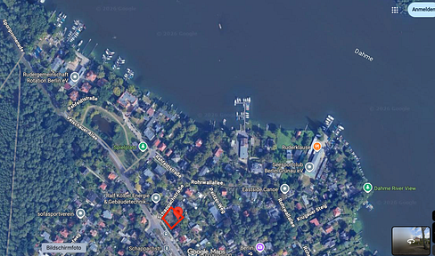 Land for a small multi-family house, commercial property, or villa. No commission fees. Only 200 meters from the water.