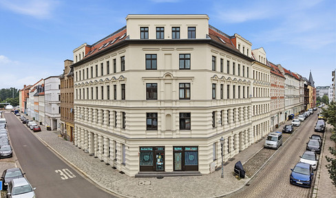 Leased commercial space – 136 m² corner unit in a historic building from the Gründerzeit era.