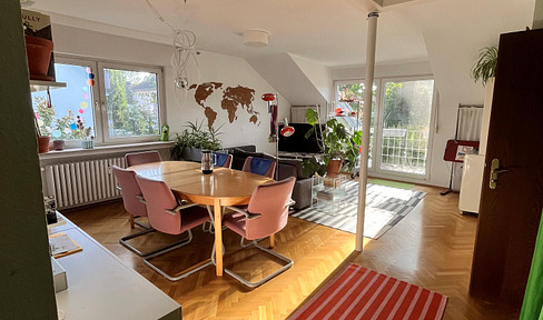 Sonnige Dachgeschosswohnung in Köln-Weiden