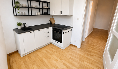 3-room apartment with a new fitted kitchen / suitable for shared living.