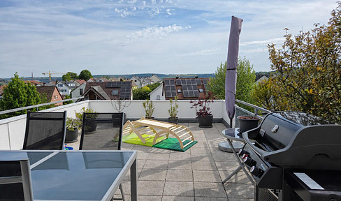 Haus-im-Haus-Gefühl: Terrassenhauswohnung mit 31 m² Panorama-Terrasse und eigenem Zugang