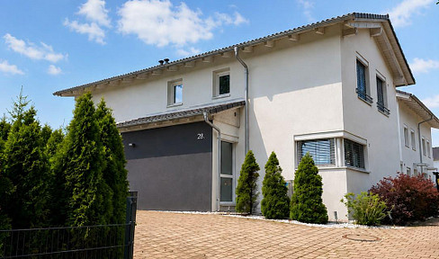 Exclusive single-family house with a basement and a very large plot of land.