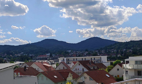Geräumige 4-Zimmer Wohnung mit Balkon und Panoramablick auf den Schwarzwald