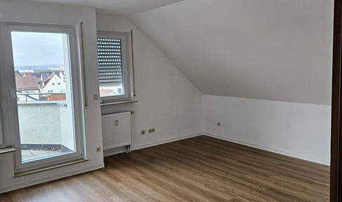Neu renovierte DG-Wohnung zentr. Lage von Salach