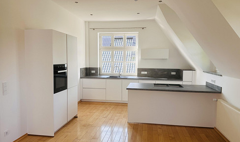 Traumhafte ca. 135 m² große Wohnung mit Garten, Balkon und Garagenstellplatz