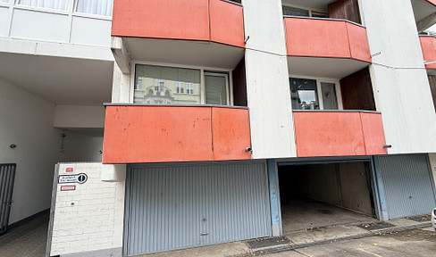 RARE, EXTRA-LARGE GARAGE IN A PRIME LOCATION IN COLOGNE.