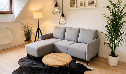 Voll möblierte Dachgeschosswohnungen im Herzen von Zwickau – 2 bis 3 Zimmer & Loft