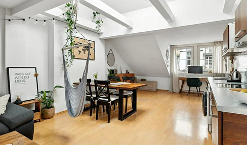 Quiet attic apartment in Eimsbüttel with a spacious terrace.