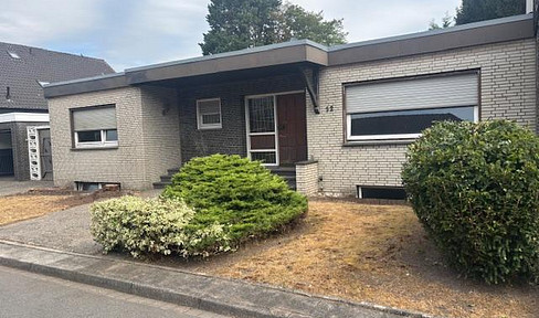 Bungalow mit großer Doppelgarage in ruhiger, zentraler Lage auf tollem Grundstück