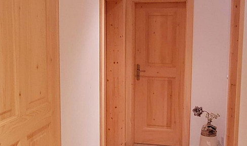 3 Zimmer Wohnung, 1. OG mit Südbalkon, sehr zentral, ländlich