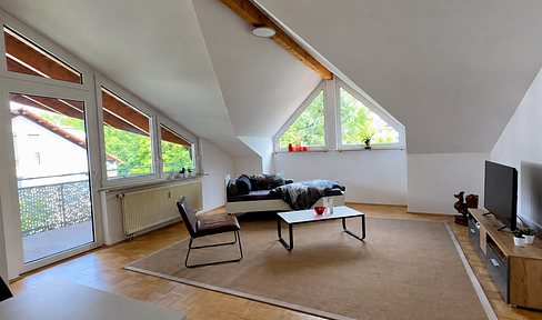 Bright 2-room apartment including fitted kitchen and parking space.