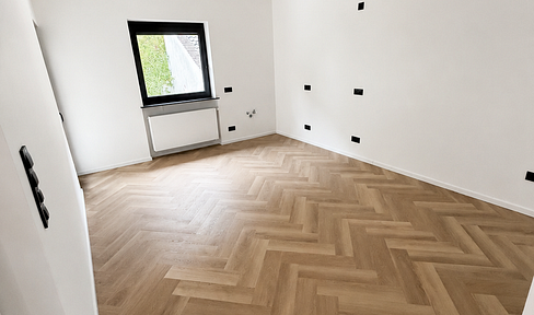 Koblenz-South | Renovated 4-room apartment with balcony and access to a garden.