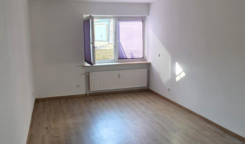 Frisch renovierte Souterrainwohnung mit neuer Einbauküche in zentraler Lage von Heiligenhafen