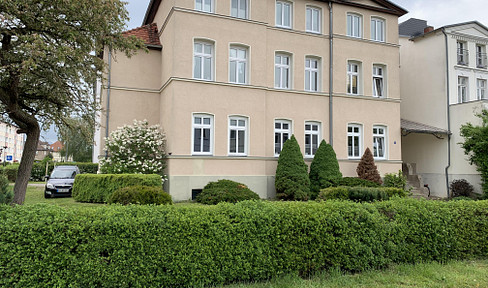 3-Raumwohnung mit PKW-Stellplatz, Küche und Keller