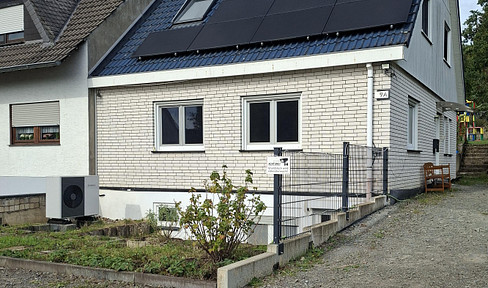 Modernized detached house featuring a heat pump, a large photovoltaic system, and a spacious plot of land.