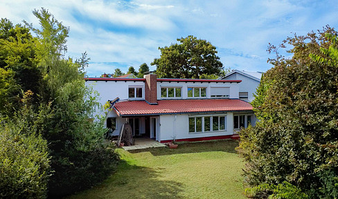 Villa in a prime location in Wo-Herrnsheim, with a large garden. A+ rating.