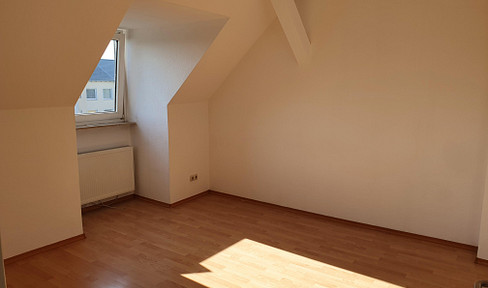 Well-designed 3-room apartment with a balcony (KDB) located on the top floor.
