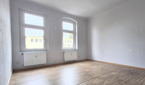 2-Zimmer-Wohnung mit 88 m² im 1. OG – unrenoviert
