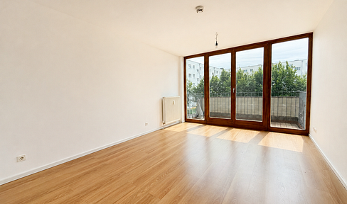 Bright 3-room apartment with a balcony in Velten, just a few minutes from the train station.