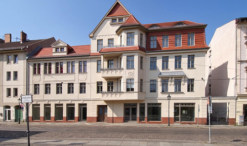 Modern living in a historic setting - Completely renovated apartment for sale - directly from the owner.