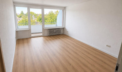 5% Return - Renovated 2-room apartment with underground parking space, suitable as an investment property or for owner-occupation.