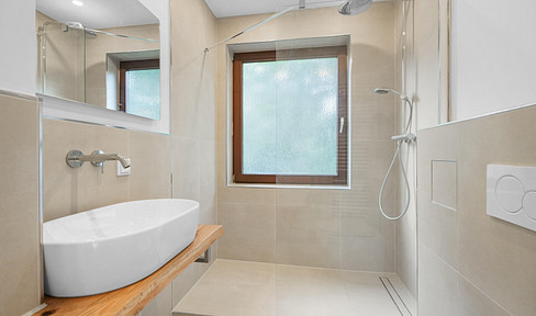 First occupancy in Schwachhausen: Renovated apartment near Bürgerpark, with balcony and 3 rooms.