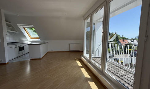 ZWEI ZIMMER DACHGESCHOSS WOHNUNG - LOGGIA, HELL, RUHIG