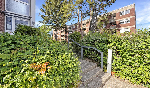 **No fees** Sunny 2-room apartment with parking space and balcony.