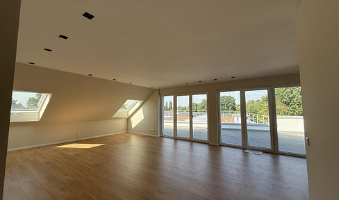 großzügiges Wohnen zum Wohlfühlen - 5 Zimmer mit 50 m² Terrasse - Erstbezug nach Sanierung