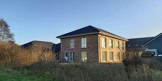 KFW-55 certified, 4-room semi-detached house with fitted kitchen in Tellingstedt (near Heide).