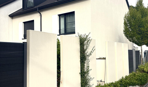 Terraced house for sale.