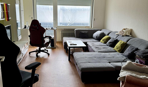 Bright 3.5-room apartment with a balcony, elevator, and a new bathroom.