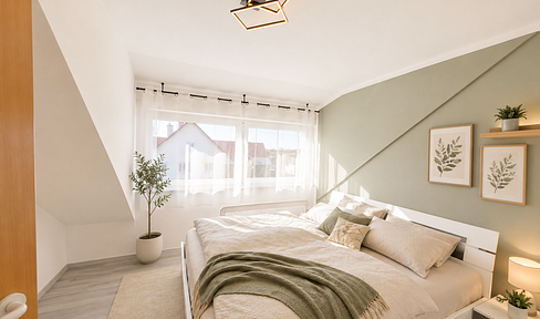 Attractive 2-room apartment with bathroom (including bathtub and shower), garage, and balcony - no commission fees.