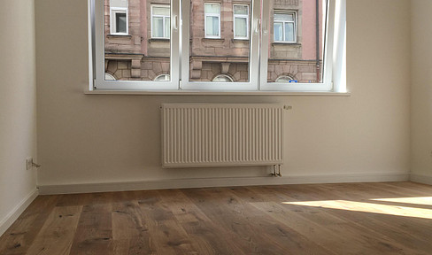 Stylish, completely renovated 4-room apartment in a historic building.