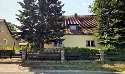Two residential buildings on a single property – plenty of space for a family, for renting out, or for your own office.
