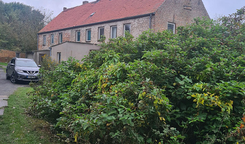 Investmentchance auf Rügen: Mehrfamilienhaus + ca. 3.087 m² Grundstück, Wasser-/Ostseenähe